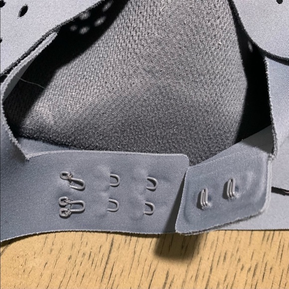 Victoria’s secret bra with laser cutouts - Picture 6 of 6